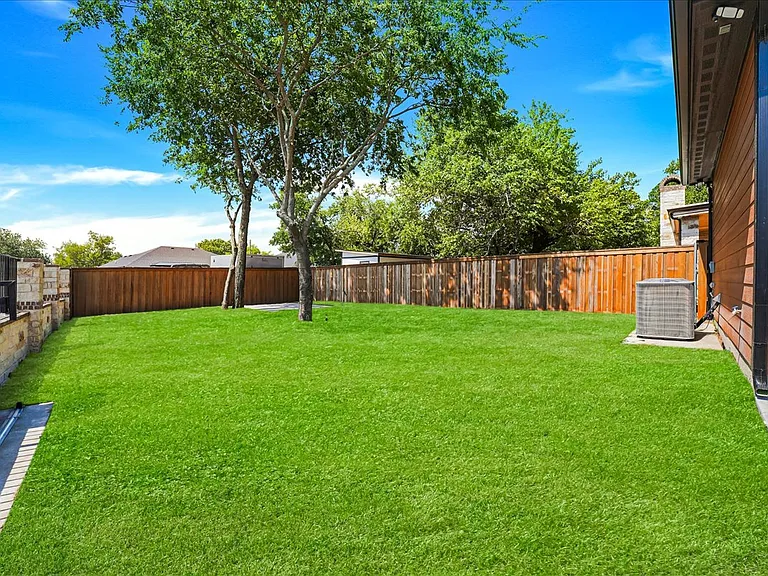 8924 Dunlap Dr — Photo 29