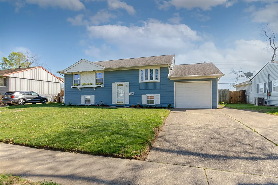 926 Michaels Dr photo 1