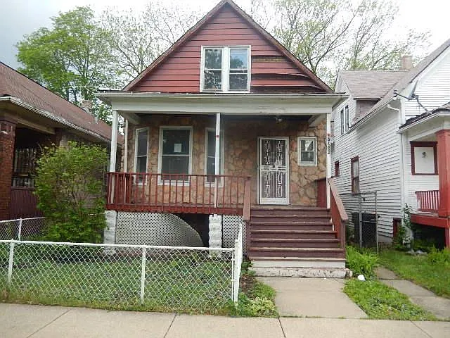 7938 S Saginaw Ave photo 1