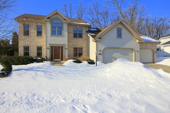 1st image of 909 Basswood Ave