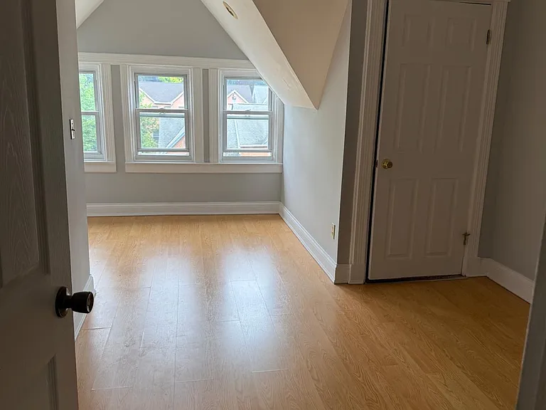 2114 Fulton Ave — Photo 7