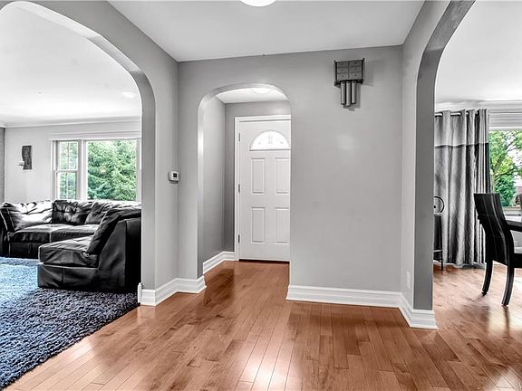 4th image of 22 Deerhurst Park Blvd