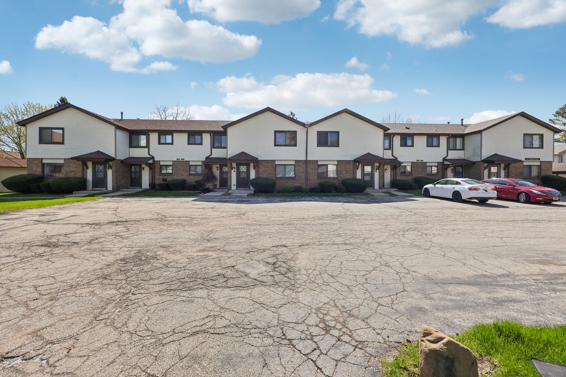 Cambridge Cir 2-S2204-001.jpg