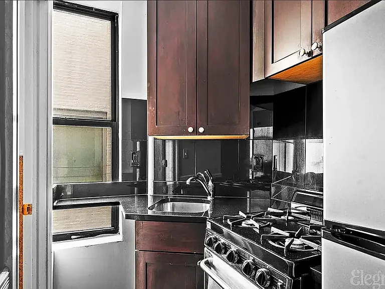 98 Thompson St #21 — Photo 8