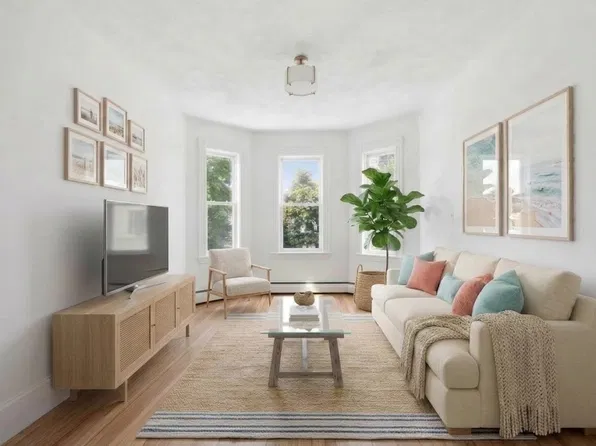 9 Hatch St #2, South Boston, MA 02127