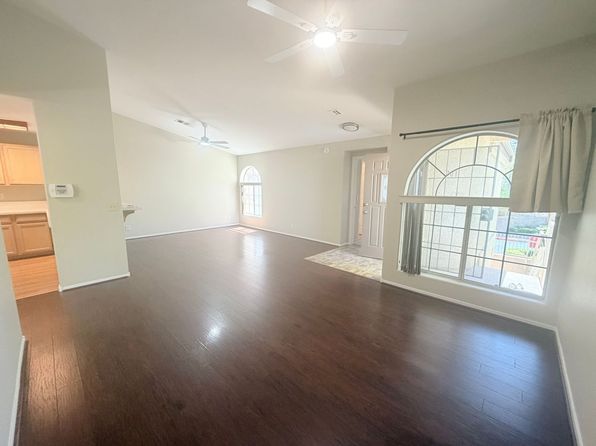 7061 Roscoe Ave Unit 201