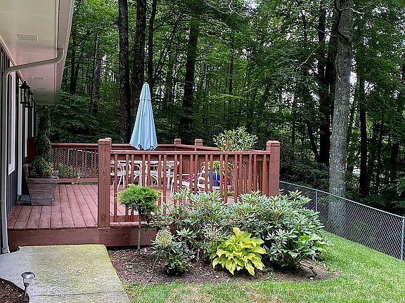 3rd image of 254 Silverwood Dr