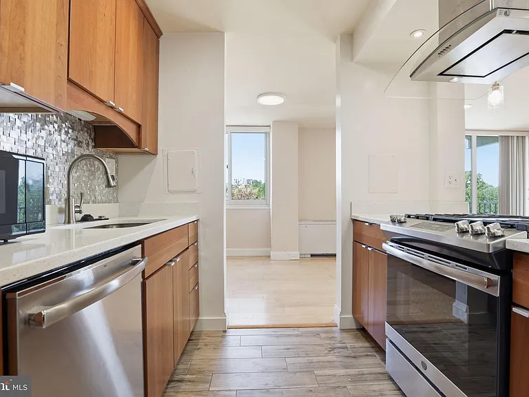4520 King St #804 — Photo 4