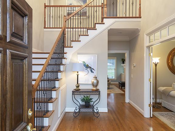 5th image of 2121 Summer Hill Cir