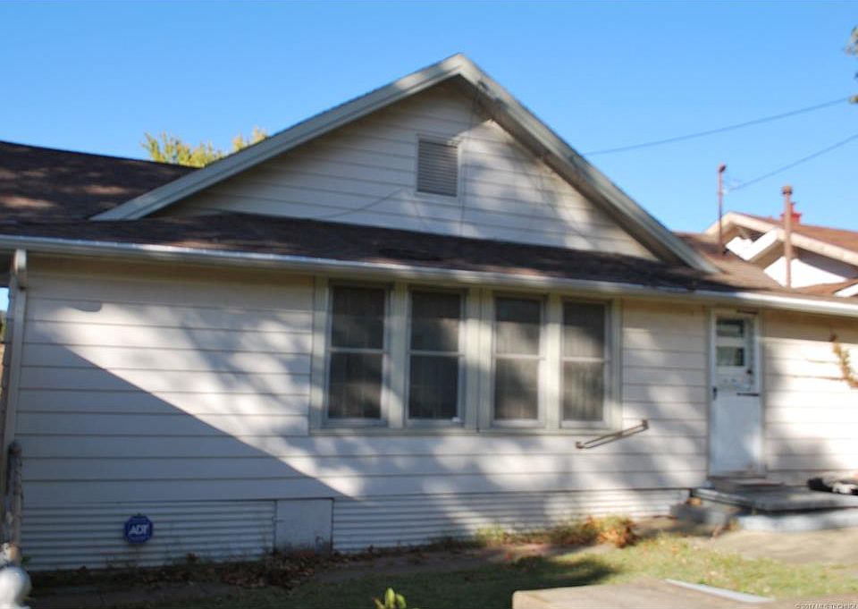 2nd image of 222 E Washington Ave