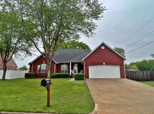609 S Oak Ave, Tahlequah, OK 74464