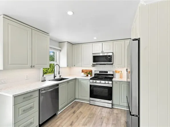 53 Buena Vista Ave, Warwick, RI 02889