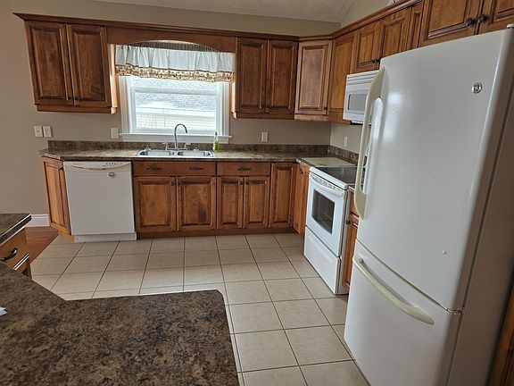 5th image of 648 Murphy St