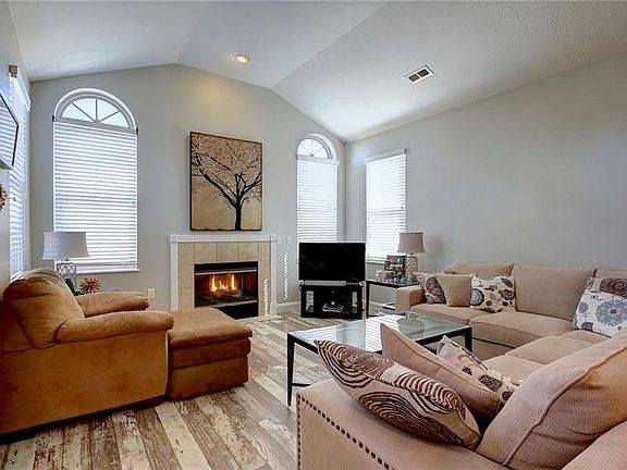 4th image of 2890 Canterbury Cir
