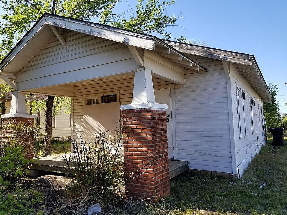 1st image of 215 SW 23rd St