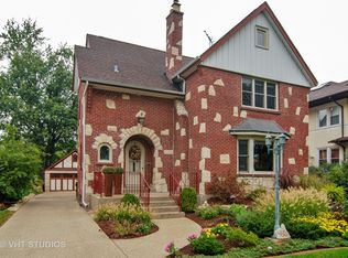 460 Shenstone Rd, Riverside, IL 60546