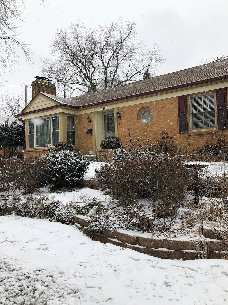 800 Lawrence Ave photo 1