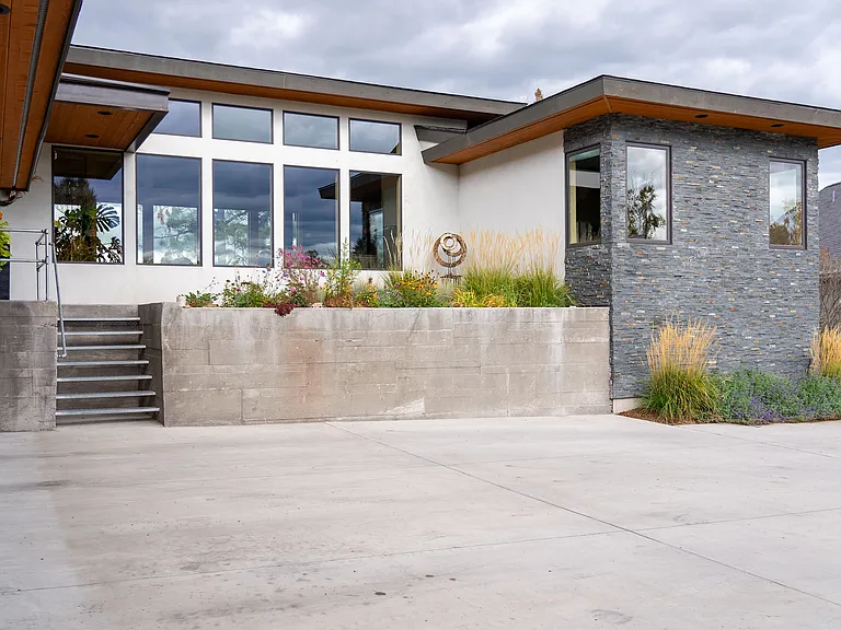 229 Arbour Dr E — Photo 12