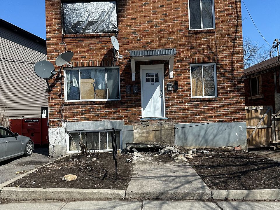 1st image of 255 Granville St