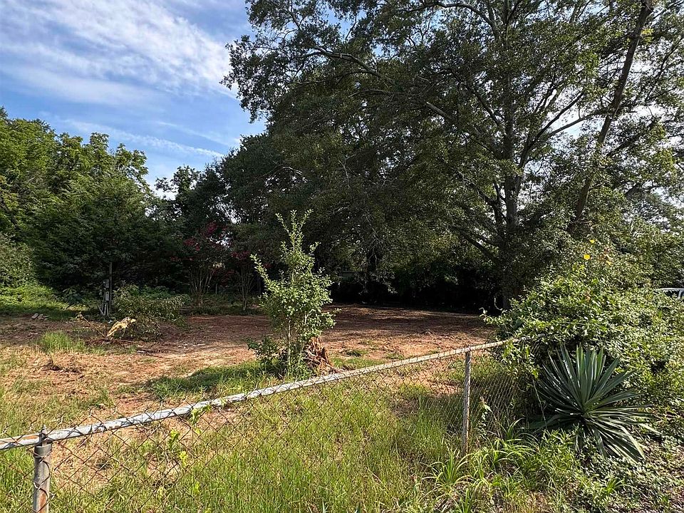 1st image of 9 Brentwood Cir
