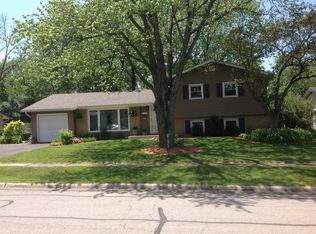 6326 Winston Dr, Woodridge, IL 60517