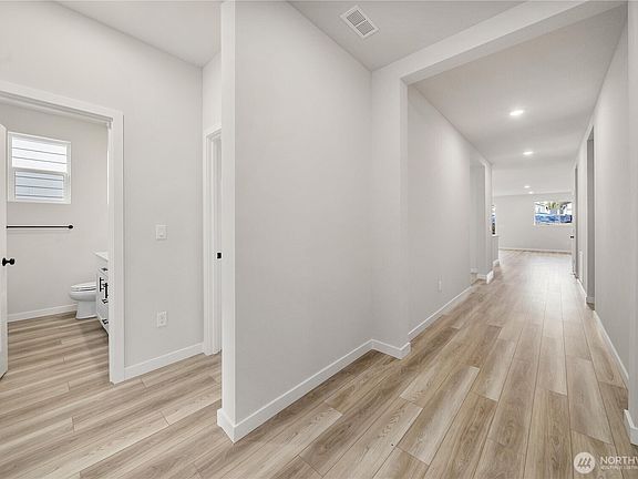 3rd image of 5980 Thornhill Avenue SW