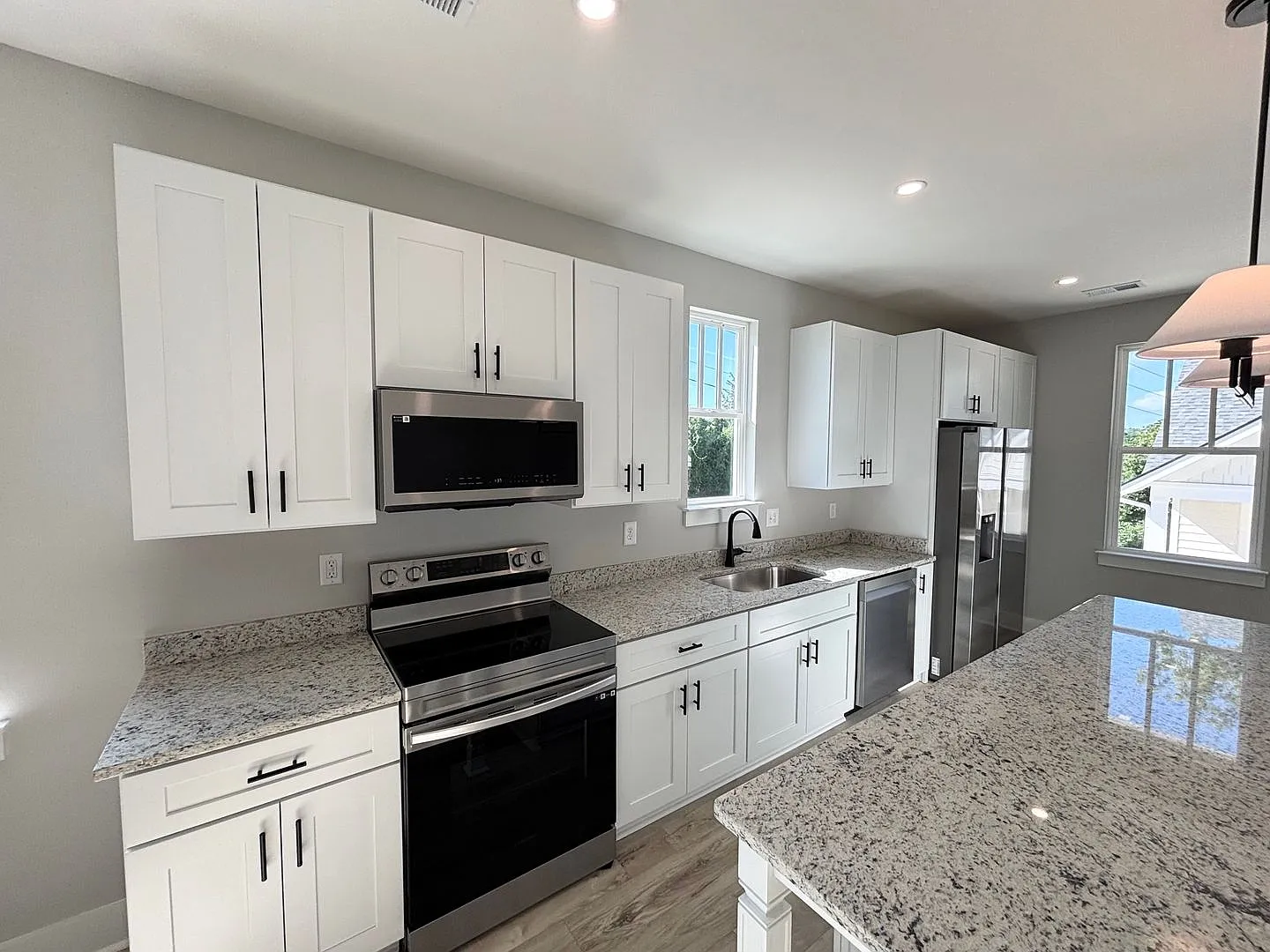 2703 Clark St Front Duplex — Photo 2