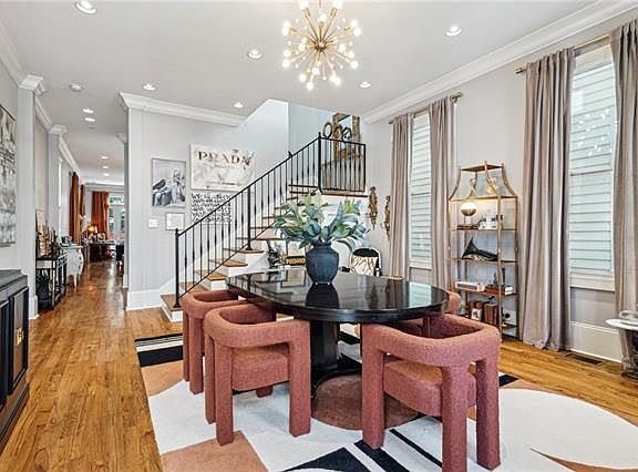 2nd image of 3942 Burgundy St