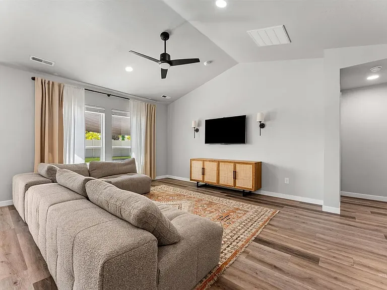 11401 W Falsetto St — Photo 3