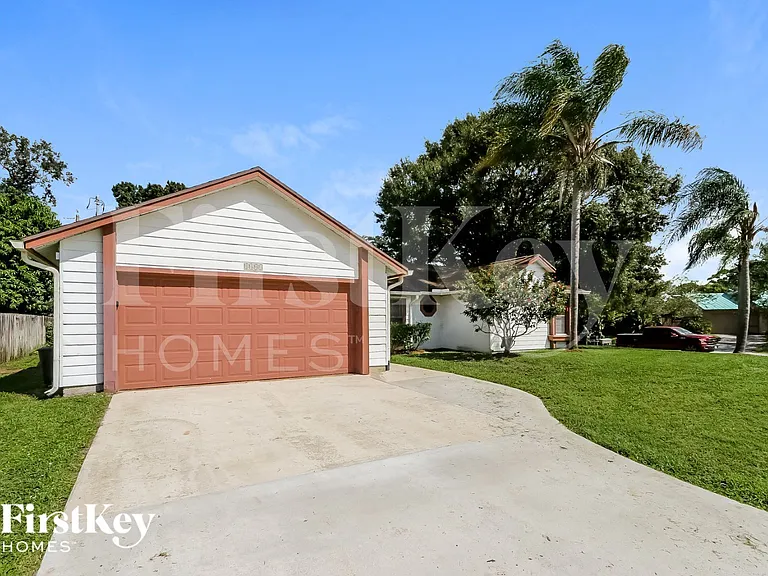 1401 SW Sudder Ave — Photo 1