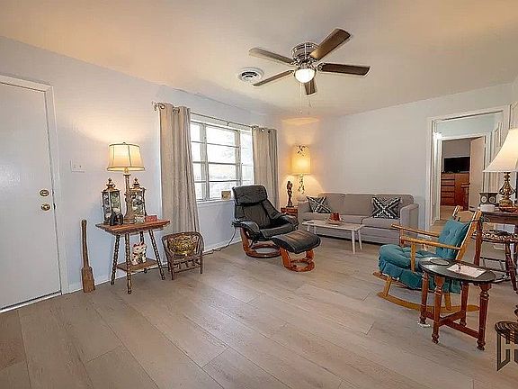 3rd image of 138 Lindsey Ave