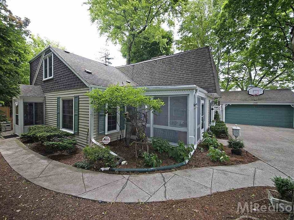 1st image of 360 Carver St