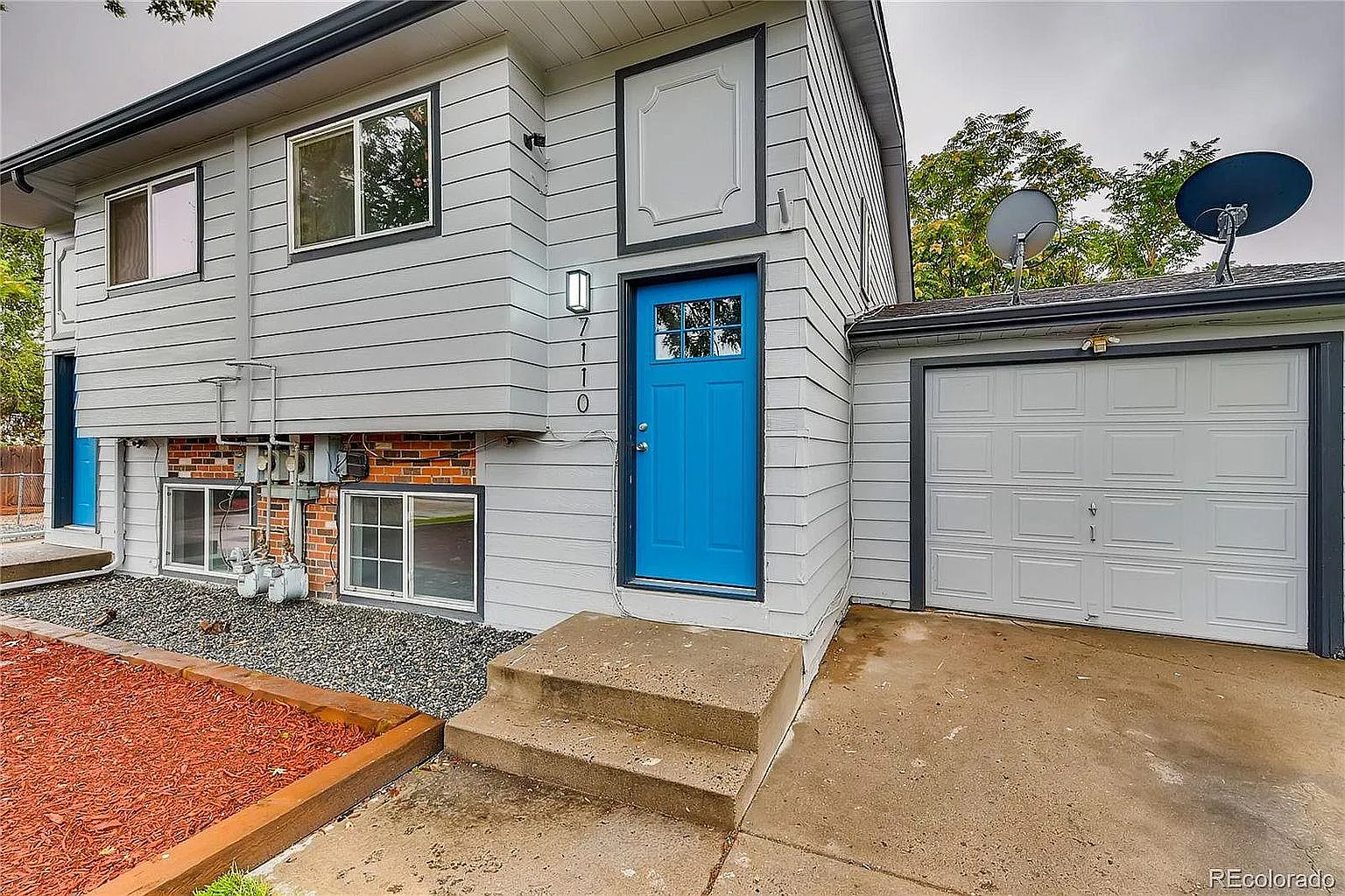 2 bed, 939 sqft, $2,450 — Photo 1
