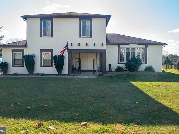 2nd image of 23 Cynthia Dr