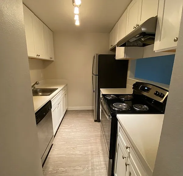 Bayview East Apartments — Photo 1
