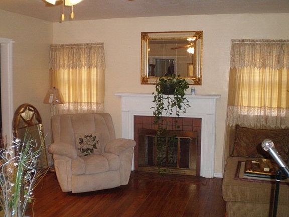 5th image of 810 E Park Ave