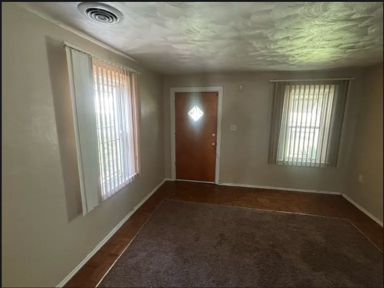 2326 Rhode Island St — Photo 3