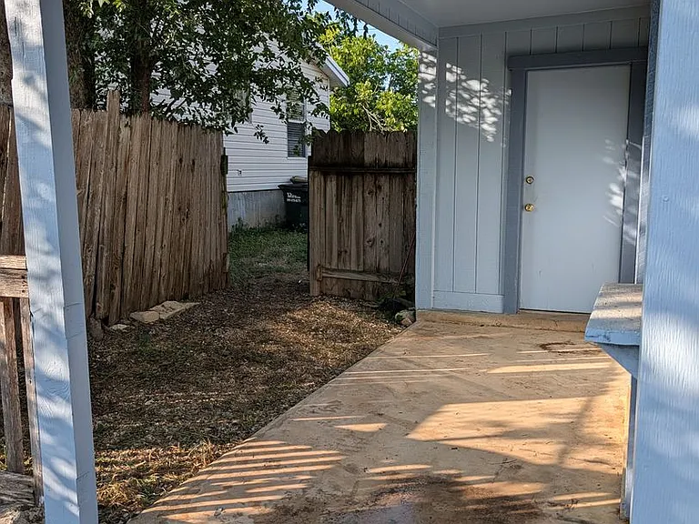 705 & 707 Allen St — Photo 10