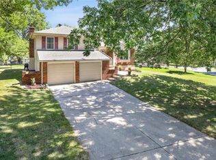 1604 NW Winchester Pl, Blue Springs, MO 64015