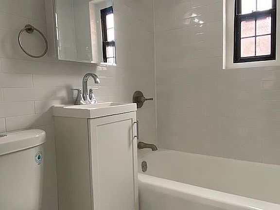 5th image of 141-33 78th Ave #2C