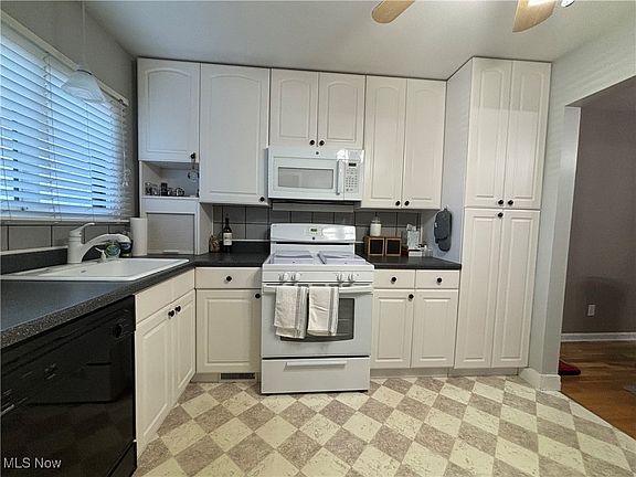 3rd image of 5587 Candlewood Ct #253