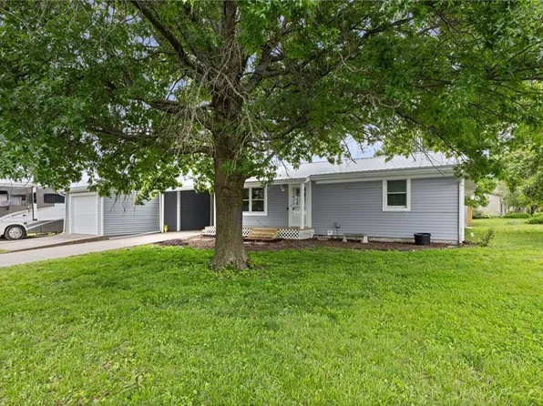 330 N Grant St, Garnett, KS 66032