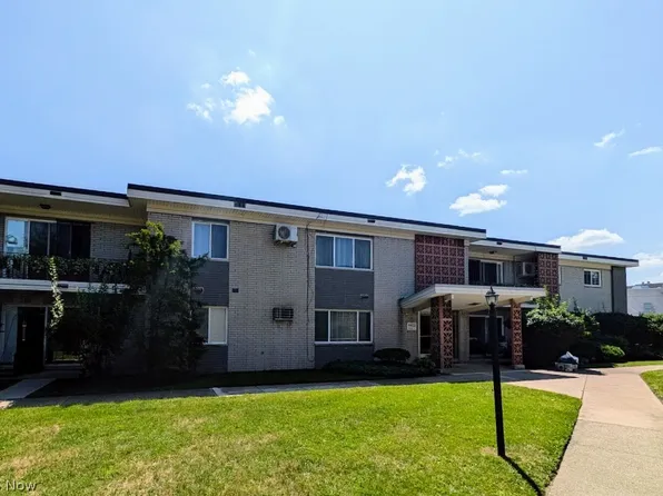 1402 Golden Gate Blvd #G201, Mayfield Heights, OH 44124