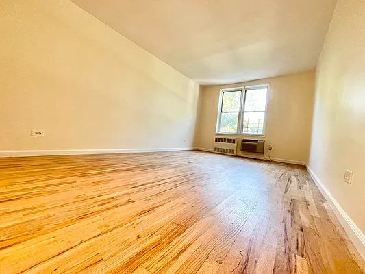 Rented by Century 21 Premier  | media 12