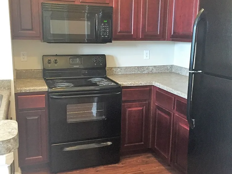 Morton Grad Apartments — Photo 37