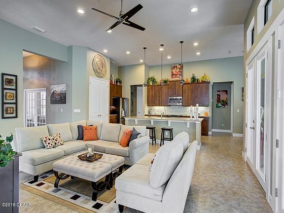 4th image of 664 S Lake Dr