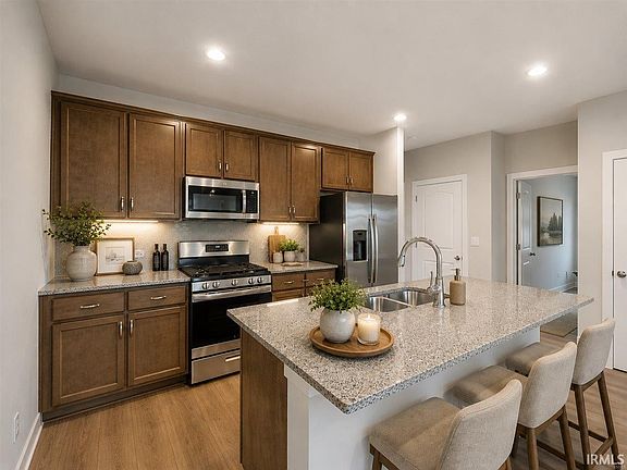 4th image of 4657 Chelmsford Dr