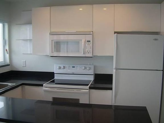 5th image of 2830 NE 30th Pl APT 14