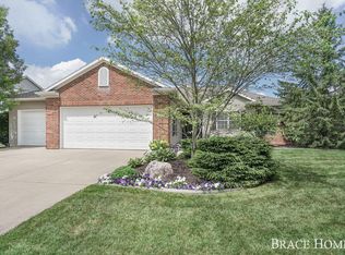 4345 Oak Meadow Dr, Hudsonville, MI 49426