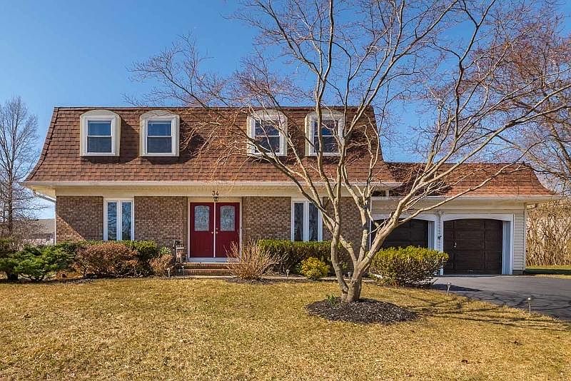 1st image of 34 Camelot Ct